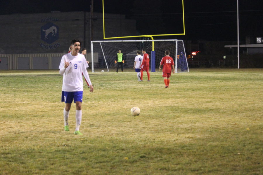Bishop Broncos Captain Diego Solorio in home match against Rosamond. Photo by Jesus Talamantes