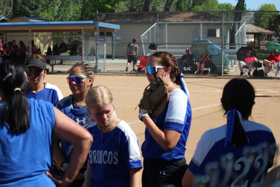 Bishop Softball Outplays the Roadrunners