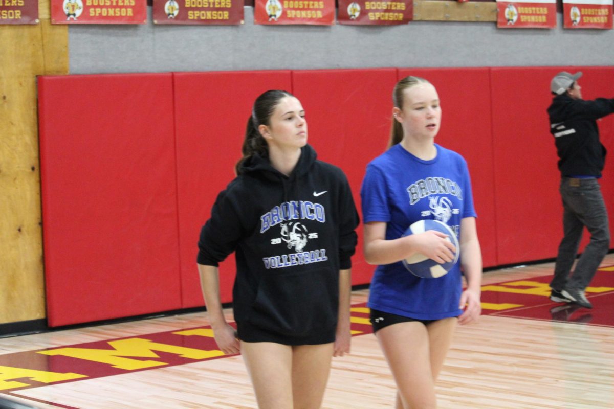 Scarlett Buchholz #10, Cambrie Lanphear #7