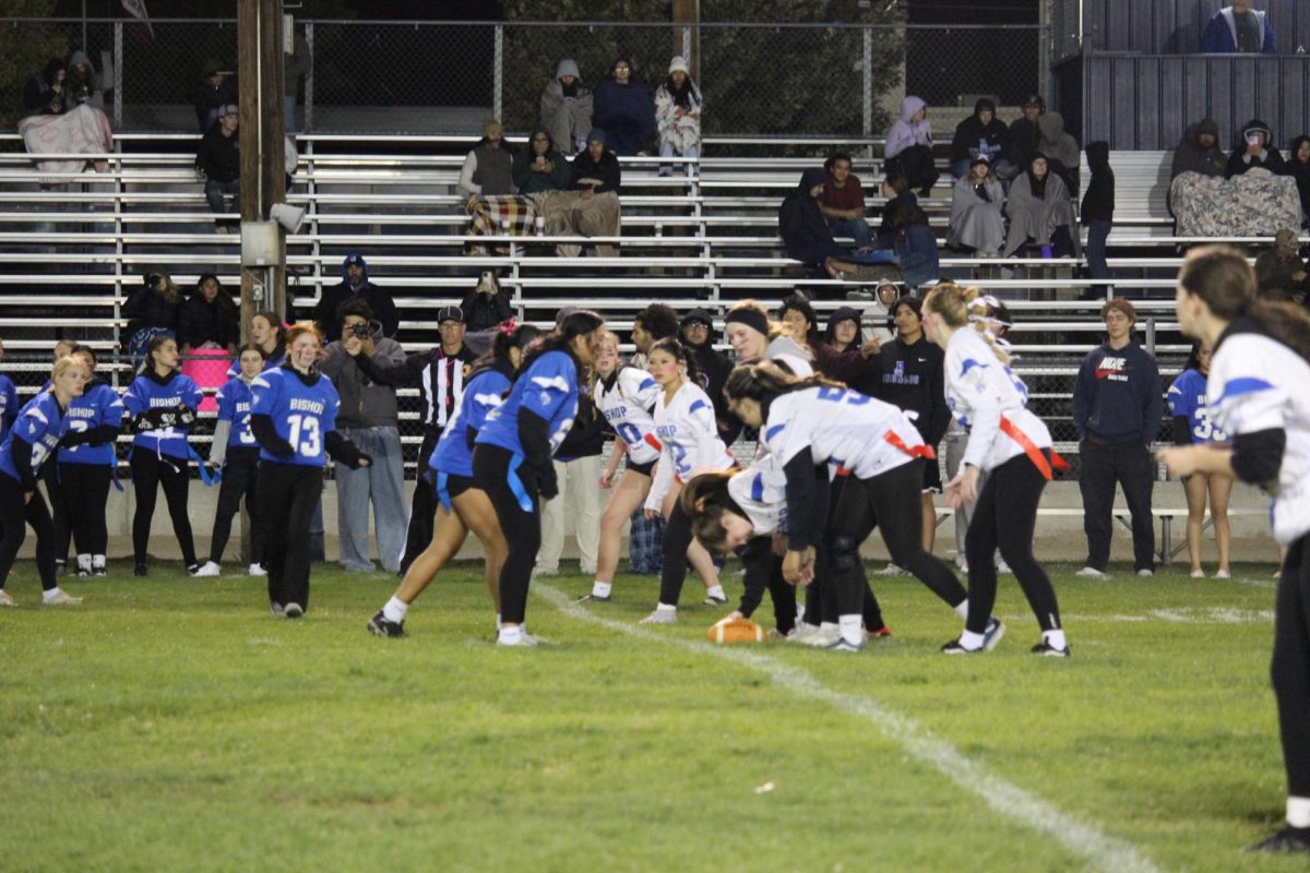 Juniors Take the Win Against the Seniors in Powder Puff
