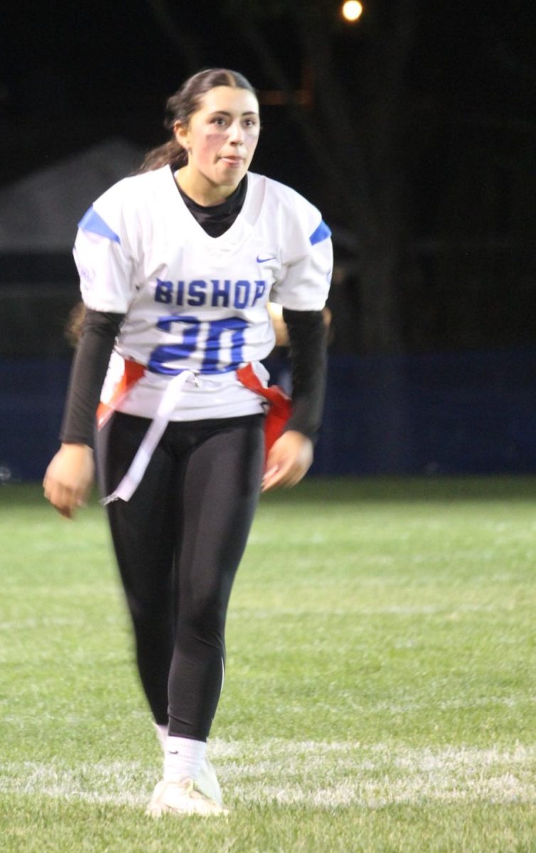 Juniors Take the Win Against the Seniors in Powder Puff